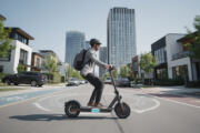 découvrez quelle autonomie minimale est nécessaire pour un scooter électrique afin d'assurer vos trajets domicile-travail en toute sérénité et sans recharge fréquente.