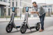 découvrez les critères essentiels à comparer avant d’acheter un scooter électrique pour faire un choix éclairé et adapté à vos besoins.