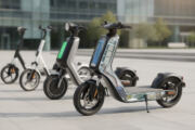 découvrez comment les performances des batteries de scooters électriques ont évolué au fil du temps, améliorant autonomie, rapidité de charge et durabilité pour une mobilité plus efficace et écologique.