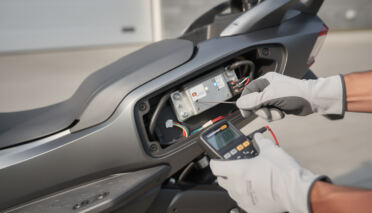 découvrez comment vérifier facilement l’état de la batterie de votre scooter électrique pour assurer ses performances et prolonger sa durée de vie.